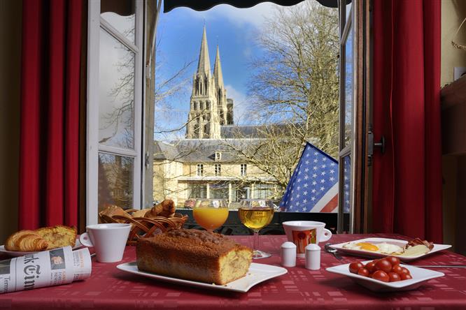 El desayuno buffet casero dulce y salado - Hotel Bayeux